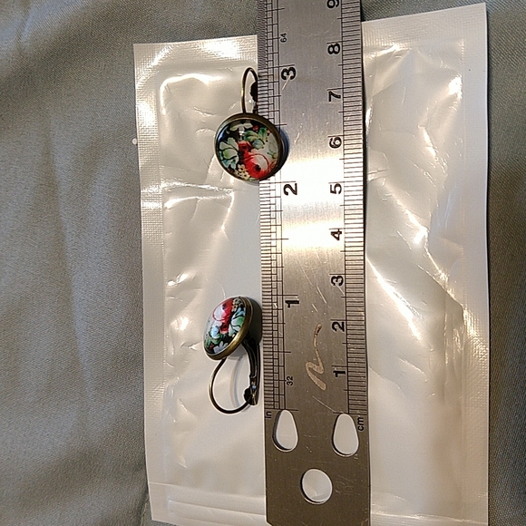 3 for $25/Beautiful Vintage-Inspired Earrings - Picture 4 of 5